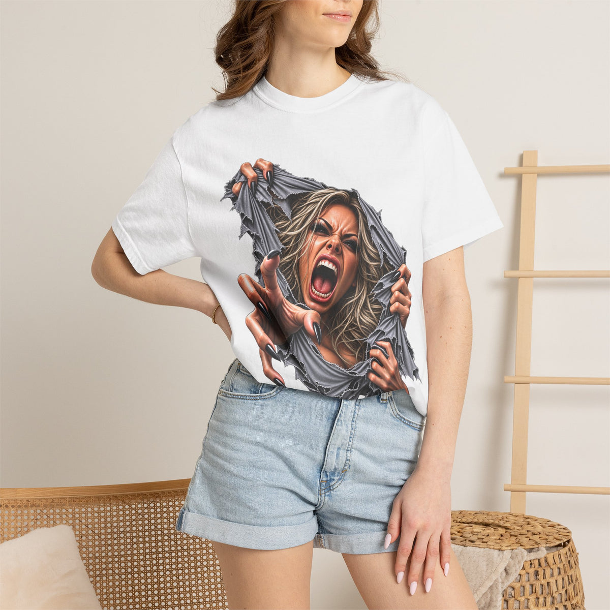 Screaming Girl T-Shirt Breakout – Total Madness